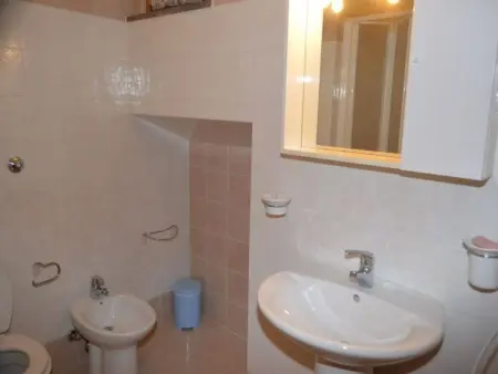 Schönes Ferienhaus in Sarnano mit privatem Pool - Photo 16