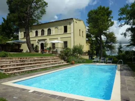 Villa mit privatem Pool in der Nähe von Santa Vittoria - Photo 1