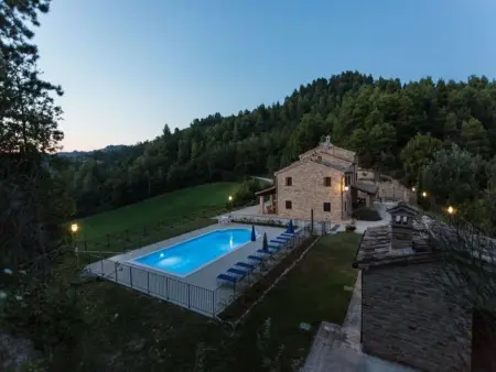 Villa in Le Marche mit atemberaubender Aussicht, Maison 8 personnes à Montelparo - Photo 2