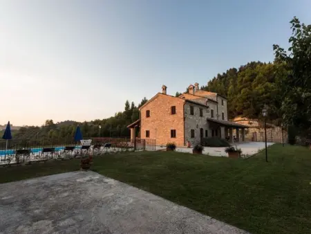 Villa in Le Marche mit atemberaubender Aussicht, Maison 8 personnes à Montelparo - Photo 5