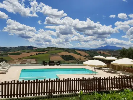 Villa mit atemberaubender Aussicht und privatem Pool - Photo 2
