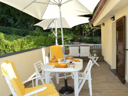 Charmantes Appartement in Moneglia mit Großer Terrasse - Photo 2