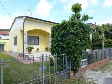 Ferienvilla mit Garten, Grill und Terrasse, Maison 5 personnes à Lido di Camaiore - Photo 1