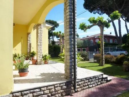 Ferienvilla mit Garten, Grill und Terrasse, Maison 5 personnes à Lido di Camaiore - Photo 10
