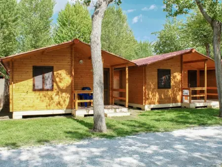 Bungalow aus Holz mit Veranda und nah am Strand. - Photo 4