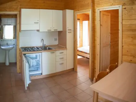 Bungalow aus Holz mit Veranda und nah am Strand. - Photo 13