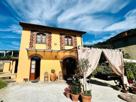 'Aia Sole' mit eigenem Pool, Maison 4 personnes à Massarosa - Photo 1