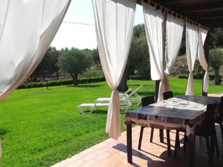 Villa im Grünen mit Schwimmbad und Meerblick, Maison 4 personnes à Capo Vaticano - Photo 12