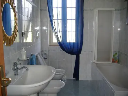 Villa im Grünen mit Schwimmbad und Meerblick, Maison 4 personnes à Capo Vaticano - Photo 26