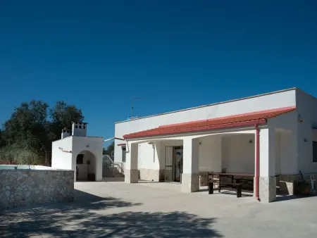 Bauernhof mit Schwimmbad und Babypark Brindisi am Meer - Photo 1