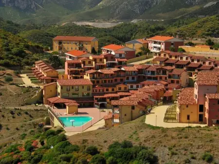 Haus 'Red Coral' mit Gemeinschaftspool, Maison 4 personnes à Iglesias - Photo 1
