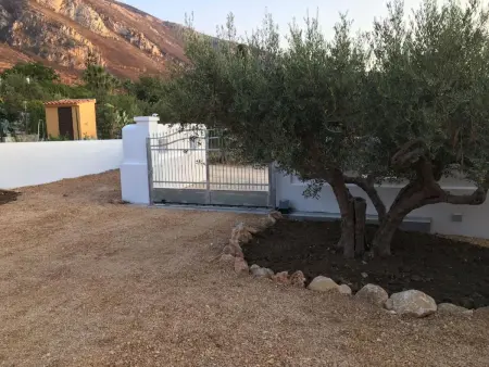 in Castellammare Del Golfo mit Großem Garten und - Photo 25
