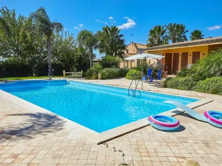 in Castelvetrano mit Gepflegtem Garten, Maison 8 personnes à Selinunte - Photo 1