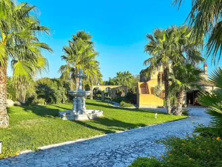 in Castelvetrano mit Gepflegtem Garten, Maison 8 personnes à Selinunte - Photo 24