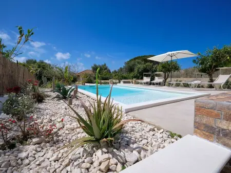 Villa Teti, mit Schwimmbad und in der Nähe des Strandes - Photo 1