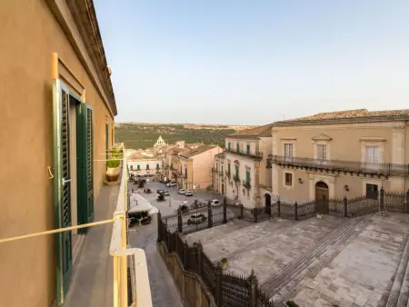 Großes Appartement in Ragusa mit Kleinem Balkon - Photo 4