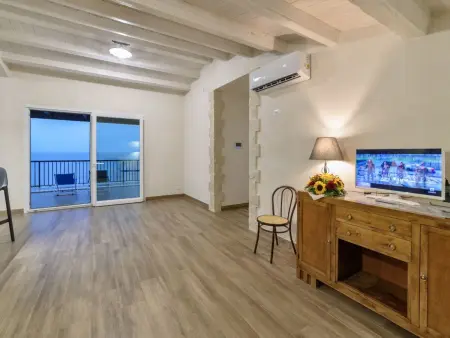 Appartement in Donnalucata mit Möblierter Terrasse und Meerblick - Photo 9