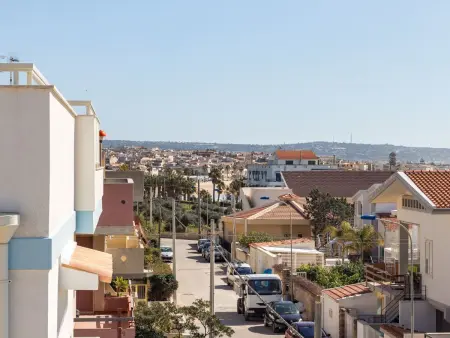 Appartement in Donnalucata mit Möblierter Terrasse und Meerblick - Photo 25