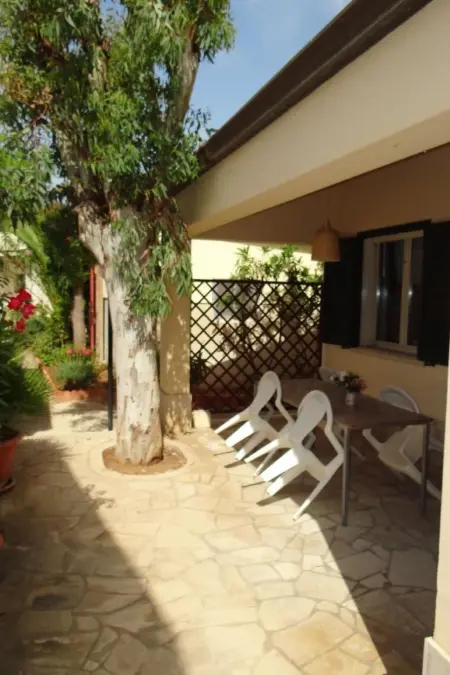 Schöner zentraler Bungalow direkt am Sandstrand auf Sizilien - Photo 3