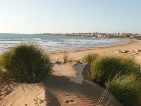 Schöner zentraler Bungalow direkt am Sandstrand auf Sizilien - Photo 43