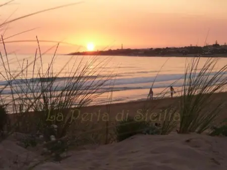 Schöner zentraler Bungalow direkt am Sandstrand auf Sizilien - Photo 48