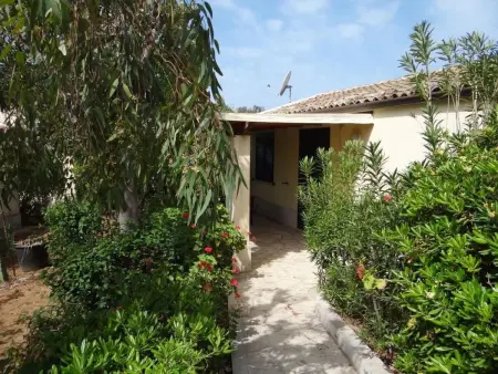 Schöner zentraler Bungalow direkt am Sandstrand auf Sizilien - Photo 3