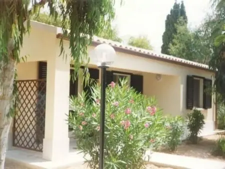 Schöner zentraler Bungalow direkt am Sandstrand auf Sizilien - Photo 7