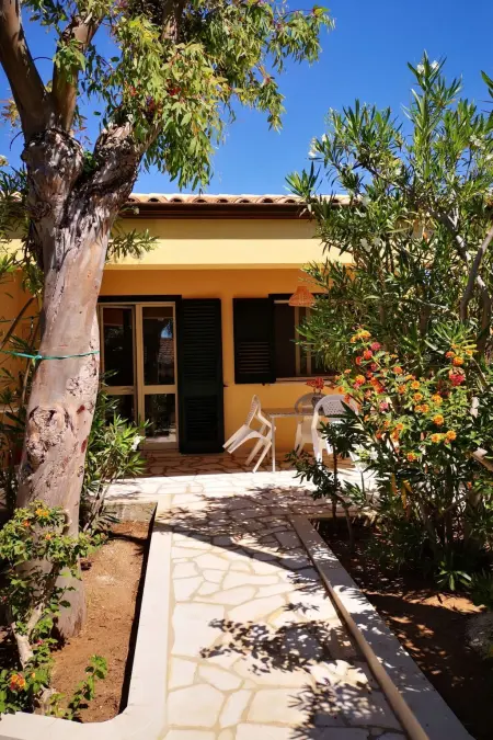 Schöner, neuer und zentraler Bungalow direkt am Sandstrand auf Sizilien - Photo 1