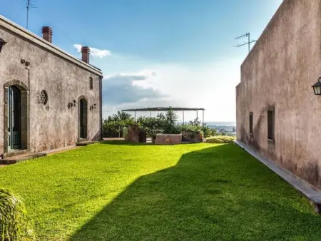 Ferienvilla 'Borgo degli Aranci, Maison 18 personnes à Fiumefreddo - Photo 1