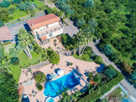 für 10 Personen in Fiuefreddo di Sicilia, Sizilien (Ostküste von Sizilien) - Photo 3
