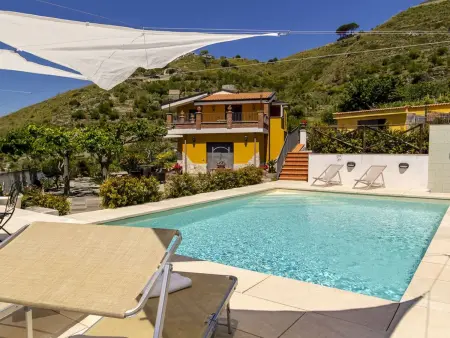 in Castelmola mit Privatem Pool, Maison 10 personnes à Castelmola - Photo 2