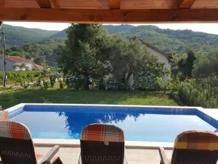 Wohnung in Radanovici mit privatem Parkplatz, Appartement 4 personnes à Bigova - Photo 3