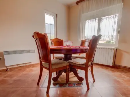 Wohnung in Radanovici mit privatem Parkplatz, Appartement 4 personnes à Bigova - Photo 8