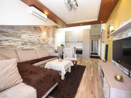 Wohnung mit Dachterrasse, Appartement 4 personnes à Tivat - Photo 1