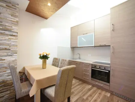 Wohnung mit Dachterrasse, Appartement 4 personnes à Tivat - Photo 2