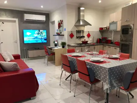 Klimatisierte Wohnung mit Grill und Terrasse, Appartement 5 personnes à Marsascala - Photo 15