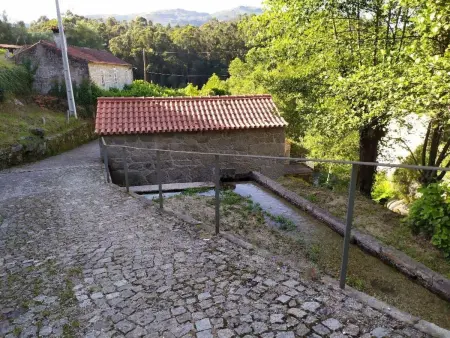 Renovierte Mühle in der Nähe der Cascades 1, Maison 2 personnes à Calheiros - Photo 9