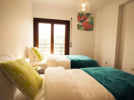 Turmhaus mit freier Garage, Appartement 4 personnes à Aveiro - Photo 2