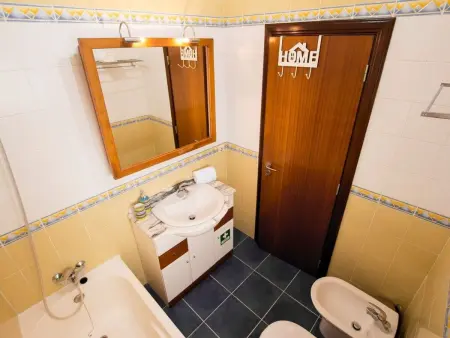 Turmhaus mit freier Garage, Appartement 4 personnes à Aveiro - Photo 17