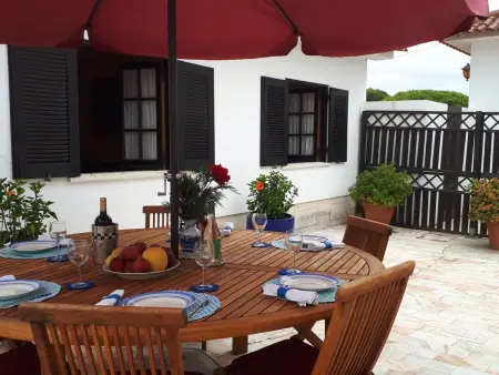 Schönes Ferienhaus in Colares mit Privatem Pool - Photo 13