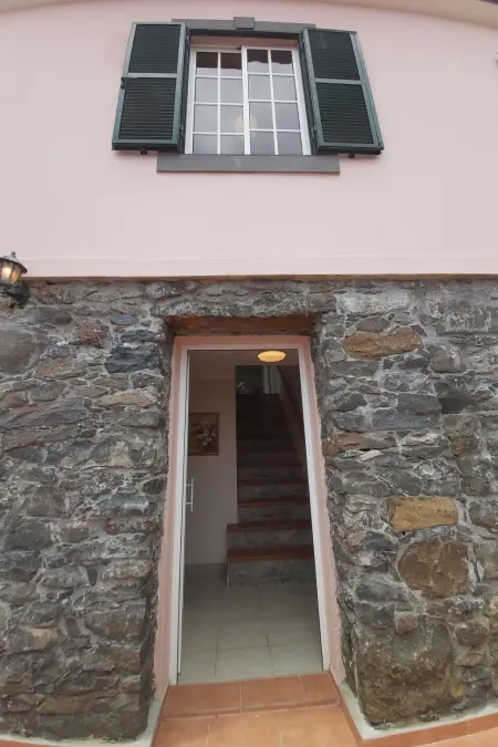 Cottage aus Stein mit Blick auf das Wasser, Maison 5 personnes à Arco da Calheta - Photo 2