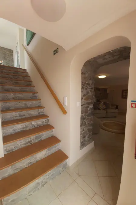 Cottage aus Stein mit Blick auf das Wasser, Maison 5 personnes à Arco da Calheta - Photo 4