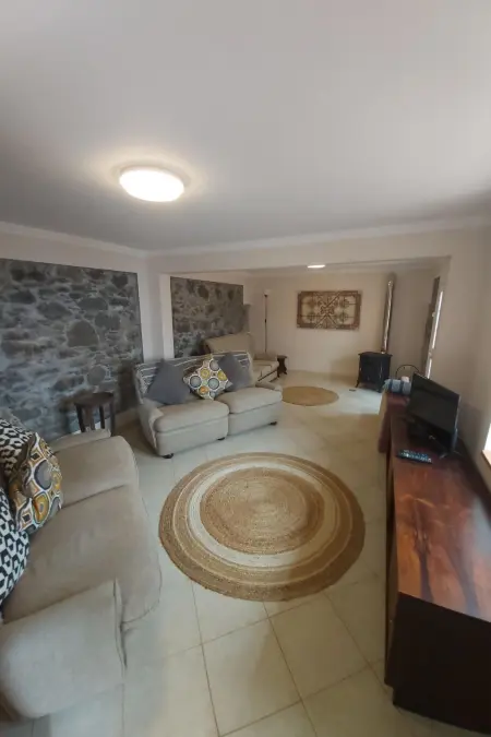 Cottage aus Stein mit Blick auf das Wasser, Maison 5 personnes à Arco da Calheta - Photo 5