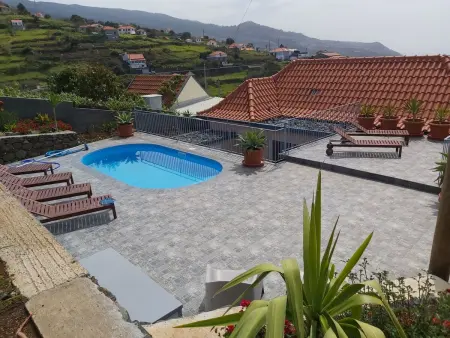 Cottage aus Stein mit Blick auf das Wasser, Maison 5 personnes à Arco da Calheta - Photo 16