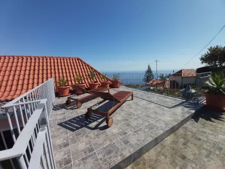Cottage aus Stein mit Blick auf das Wasser, Maison 5 personnes à Arco da Calheta - Photo 17