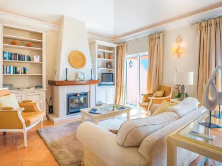 Elegante Ferienwohnung mit Gemeinschaftspool und Wellnessbereich - Photo 2