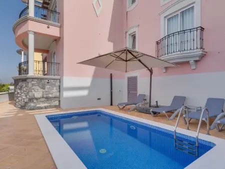 Villa Pembe bei Holiday Rental Madeira, Maison 6 personnes à Madeira Funchal - Photo 2