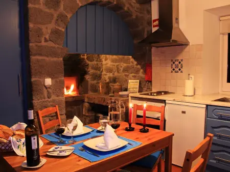 Casa da Talha, Rustikaler Charme auf den Azoren, Maison 3 personnes à Algarvia - Photo 5