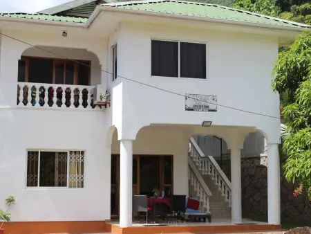 Erdgeschosswohnung mit Grill in Mare Anglaise, Appartement 2 personnes à Beau Vallon - Photo 2