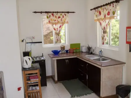 Erdgeschosswohnung mit Grill in Mare Anglaise, Appartement 2 personnes à Beau Vallon - Photo 9